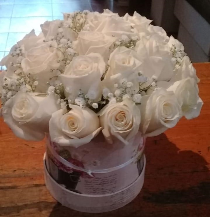 Envio y venta de flores ,rosas, plantas,arreglos florales ,regalos y desayunos a domicilio con delivery gratis en la Ciudad Autonoma de Buenos Aires y con costo de env�o en localidades del Gran Buenos Aires asi como delivery de flores y plantas a trav�s de florerias asociadas en todas las provincias de la Argentina, Buenos Aires, la Pampa, Tucuman, La Rioja, R�o Negro, Entre Rios, Corrientes, Misiones, Neuquen, Chubut, Tierra del Fuego, Santa Cruz, San Luis, Mendoza, Cordoba, Jujuy, Formosa, Santiago del Estero, Salta, Chaco, Catamarca ,San Juan, y ademas realizamos el delivery de flores ,coronas,palmas , plantas y regalos a todas las ciudades de Argentina, Mar del Plata, C�rdoba, Buenos Aires, con cargo en Santa Rosa, La Plata, Bella Vista, Neuquen, Pilar, Paran�, Posadas, Resistencia, Cipolleti y mas de 300 ciudades y localidades en todo el territorio de nuestro pa�s, asi como tambien tenemos la posibilidad de enviar flores a casi todo el mundo en cuestion de horas